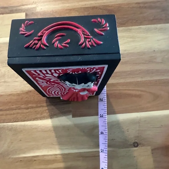 Red and Black Betty Boop Decorative Plaque - Picture 4 of 6